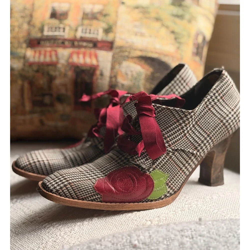 Vintage Plaid Heeled Oxfords | Leather Rose Appliqué Shoes, Portugal